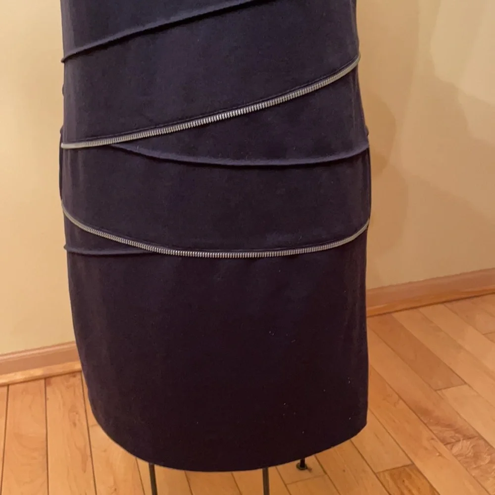 Dress With Zipper Accent Size 2 - Picture 3 of 11